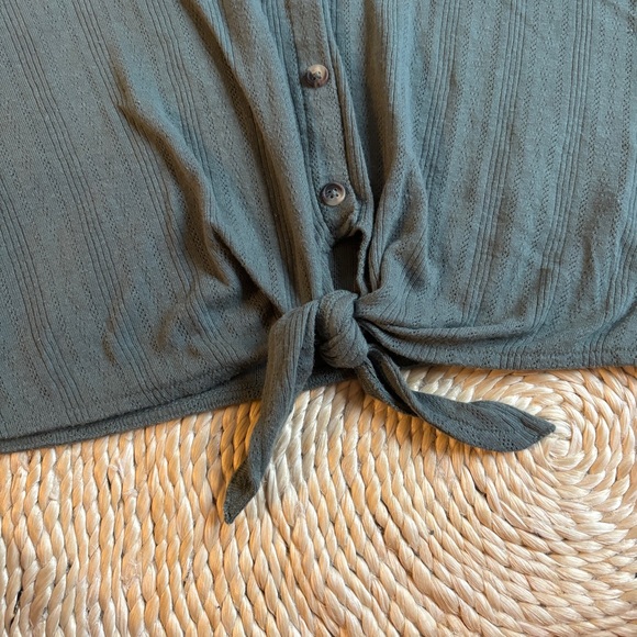 American Eagle Tie Front Top BUNDLE 3 FOR $30 - Picture 5 of 7